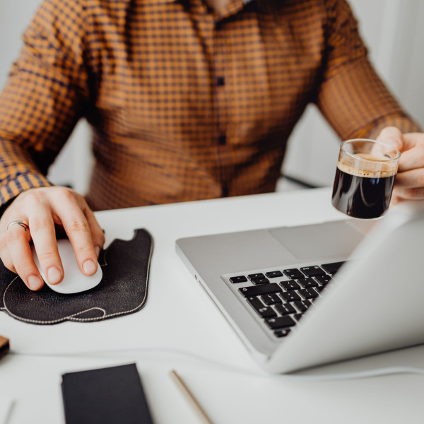 Coworking vs Home Office: Why Changing Your Workspace Boosts Creativity